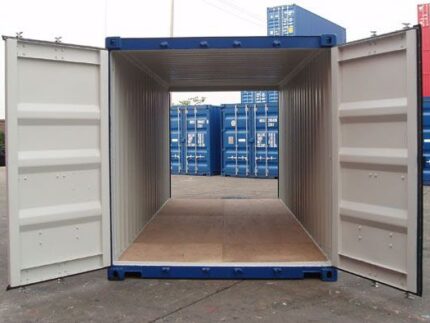 Contentor double door de 20 pés com portas duplas na frente e atrás, ideal para armazenamento, transporte e fácil acesso à carga, estrutura em aço Corten conforme normas ISO