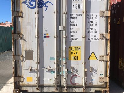 Contentor reefer 40 pés branco/bege com isolamento